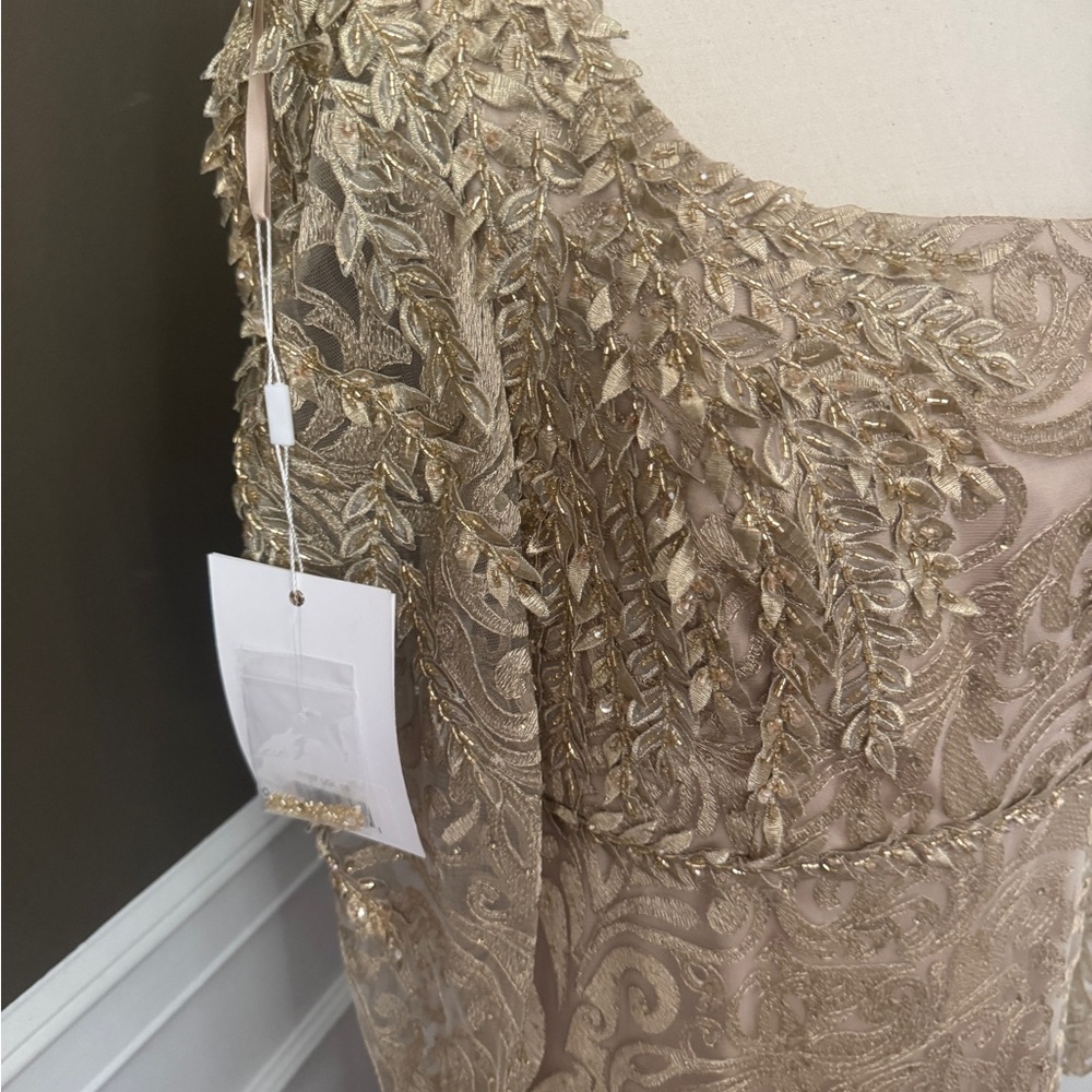 Mac Duggal Gold Embroidered Lace Appliqué Trumpet Gown. Size 10. NWT. - Picture 4 of 7